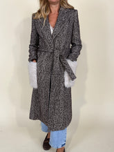 Load image into Gallery viewer, Cappotto Spiga | Ecopelliccia
