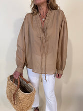 Carica l'immagine nel visualizzatore di Gallery, Camicia Cammello | Cotone.
