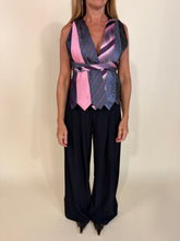 Load image into Gallery viewer, Gilet Cravatte | PIU VARIANTI.
