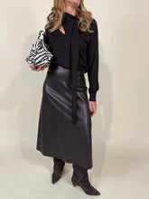 Carica l&#39;immagine nel visualizzatore di Gallery, Longuette Svasata | Ecopelle I più colori
