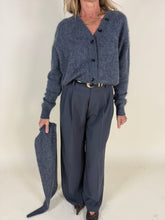 Load image into Gallery viewer, Cardigan V sciarpetta in Pura Lana | Grigio
