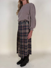 Load image into Gallery viewer, Gonnellone British | Check
