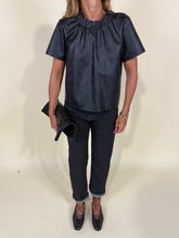 Carica l&#39;immagine nel visualizzatore di Gallery, Maglia in ecopelle I black
