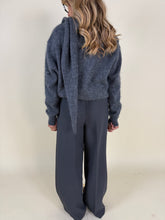 Load image into Gallery viewer, Cardigan V sciarpetta in Pura Lana | Grigio
