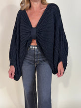 Load image into Gallery viewer, Maglione Nodo | Black.
