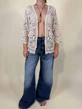 Carica l&#39;immagine nel visualizzatore di Gallery, Cardigan Crochet Panna
