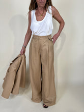 Carica l&#39;immagine nel visualizzatore di Gallery, Pantalone Caramel
