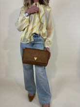Load image into Gallery viewer, Borsa Duo I Suede Cammello
