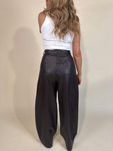 Carica l'immagine nel visualizzatore di Gallery, Pantalone Moka | Ecopelle
