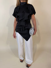 Carica l'immagine nel visualizzatore di Gallery, Blusa Fiocco | Black &amp; White
