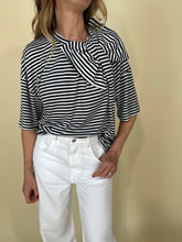 Load image into Gallery viewer, T-shirt Row
