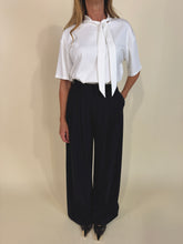 Load image into Gallery viewer, T-shirt Fiock | Modal &amp; Cotone | WHITE.
