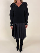 Load image into Gallery viewer, Maglia con zip | Lana vergine e cashmere
