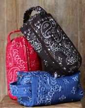 Carica l'immagine nel visualizzatore di Gallery, Pochette Gigi | Bandana | Più colori.
