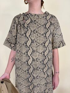 Abito Lea | Python
