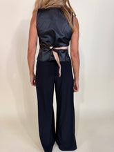 Load image into Gallery viewer, Gilet Cravatte | PIU VARIANTI.
