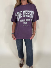 Carica l&#39;immagine nel visualizzatore di Gallery, T-shirt Love Deeply | Più colori
