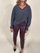 Load image into Gallery viewer, Maglia V rigata I Grigia
