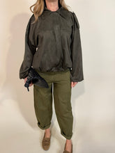 Carica l'immagine nel visualizzatore di Gallery, Bomber Juniper | Suede

