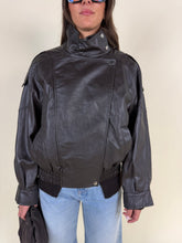 Carica l'immagine nel visualizzatore di Gallery, Bomber in ecopelle moro | Oversize
