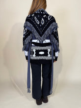 Load image into Gallery viewer, Cardigan Bandana I con frange I Più colori
