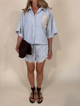 Carica l'immagine nel visualizzatore di Gallery, Shorts Capri | Riga &amp; Crochet | Set coordinato.
