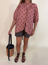 Load image into Gallery viewer, Camicia Pois | Rose &amp; Choco | Mussola.
