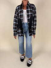 Load image into Gallery viewer, Camicia check e frangia Nera
