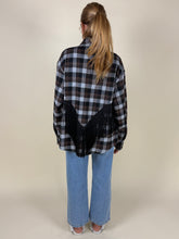 Load image into Gallery viewer, Camicia check e frangia Nera
