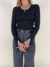 Load image into Gallery viewer, Maglia scollo Madonna | BICOLOR
