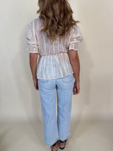Carica l'immagine nel visualizzatore di Gallery, Blusa Ricamata | Volant
