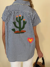Load image into Gallery viewer, Camicia Cactus | Quadri e ricamo.
