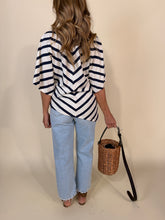 Load image into Gallery viewer, T-shirt Asimmetric | Bicolor | Più colori.
