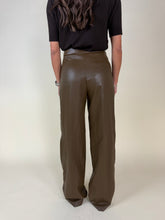 Load image into Gallery viewer, Pantalone Lagoon | Senape in ecopelle
