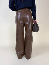 Load image into Gallery viewer, Pantalone in ecopelle Mostarda | Regular
