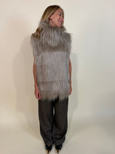 Load image into Gallery viewer, Ecofur Gilet Casha | Più Colori
