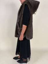 Load image into Gallery viewer, Ecopelliccia MAURY | Gilet | BROWN
