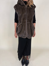 Load image into Gallery viewer, Ecopelliccia MAURY | Gilet | BROWN
