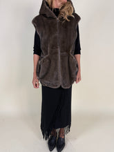 Load image into Gallery viewer, Ecopelliccia MAURY | Gilet | BROWN
