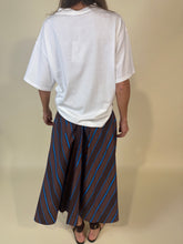 Carica l'immagine nel visualizzatore di Gallery, Gonna Camicia Rigata | Moro e Blu
