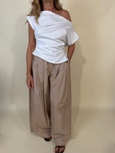 Load image into Gallery viewer, T-shirt Monospalla | Bianco gesso
