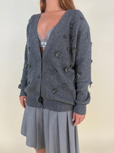 Carica l'immagine nel visualizzatore di Gallery, Cardigan in maglia con ricamo I Grey
