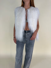 Load image into Gallery viewer, Gilet in Mongolia I produzione Artigianale Made in Italy I PRE ORDINE
