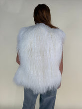 Load image into Gallery viewer, Gilet in Mongolia I produzione Artigianale Made in Italy I PRE ORDINE
