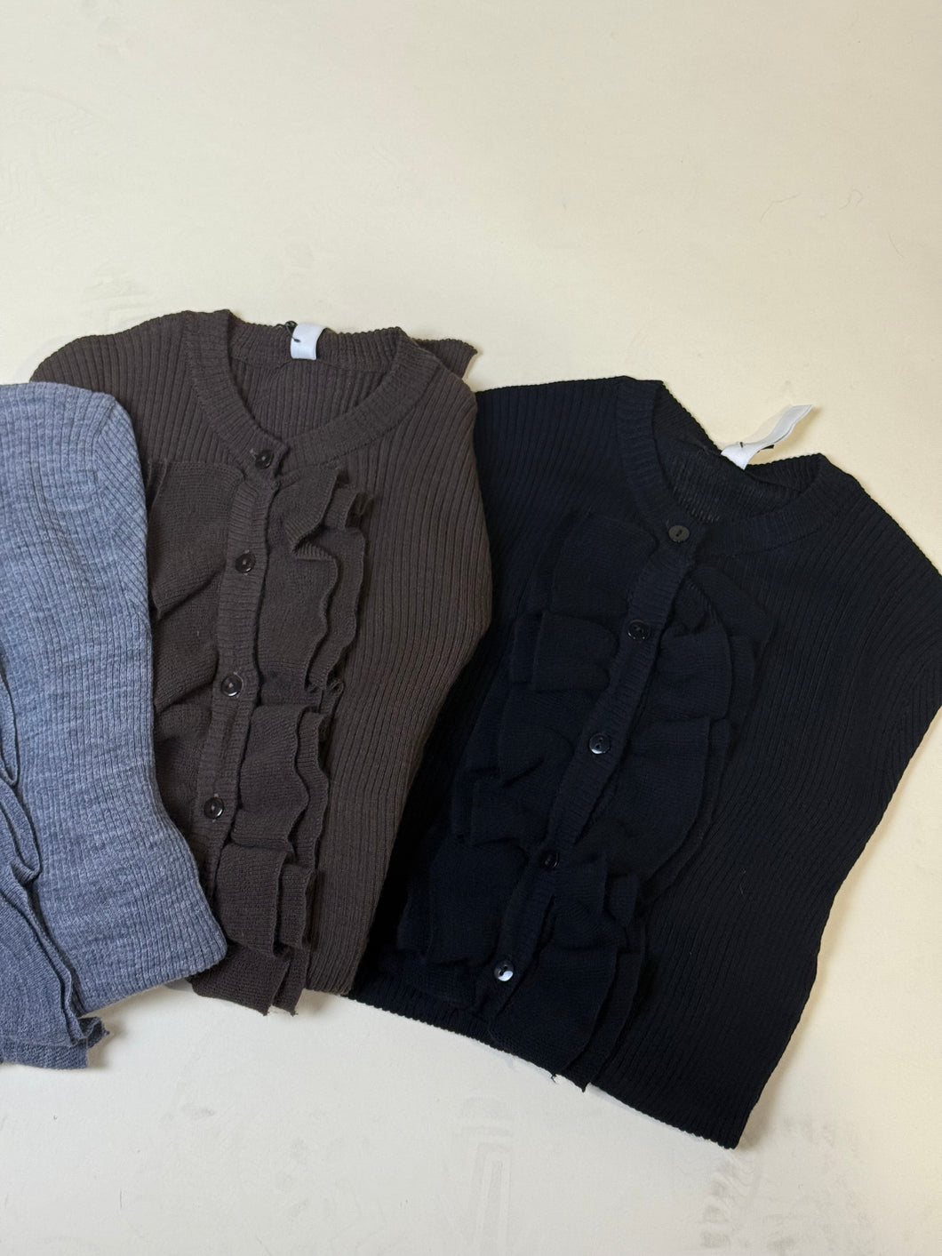 Cardigan Volant | Più colori | 50% lana