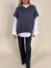 Carica l'immagine nel visualizzatore di Gallery, Gilet cappa con scollo a V | Kid Mohair
