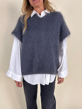 Carica l'immagine nel visualizzatore di Gallery, Gilet cappa con scollo a V | Kid Mohair
