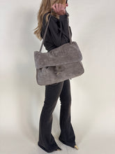 Load image into Gallery viewer, Bag Modello Postina | Suede | Più colori
