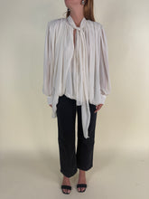 Load image into Gallery viewer, Blusa Carin I panna
