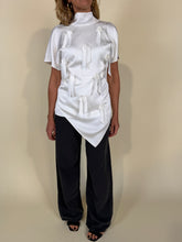Carica l'immagine nel visualizzatore di Gallery, Blusa Fiocco | Black &amp; White
